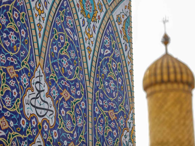 نگاه به چهرۀ امیرالمؤمنین