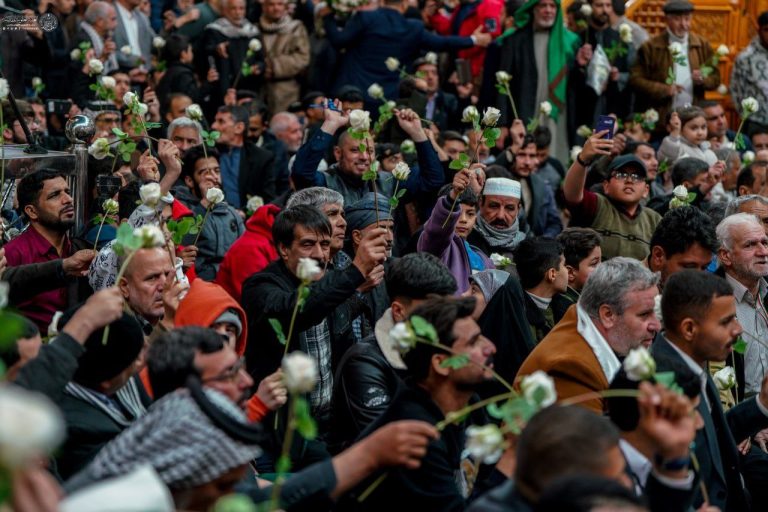 جشن و سرور مجاوران و زائران علوی در شب میلاد حضرت پدر