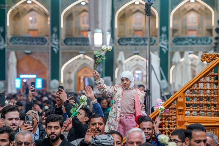 جشن و سرور مجاوران و زائران علوی در شب میلاد حضرت پدر