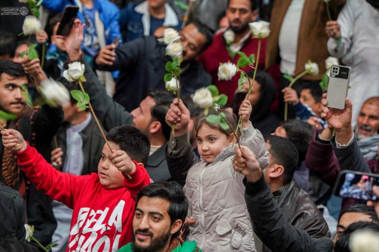 جشن و سرور مجاوران و زائران علوی در شب میلاد حضرت پدر