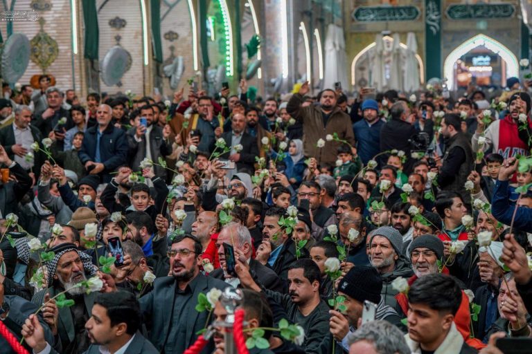 جشن و سرور مجاوران و زائران علوی در شب میلاد حضرت پدر