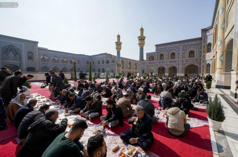 در آستانه میلاد پدر امت؛ پذیرایی باشکوه آستان مقدس علوی از زائران با ۱۰ هزار غذای متبرک