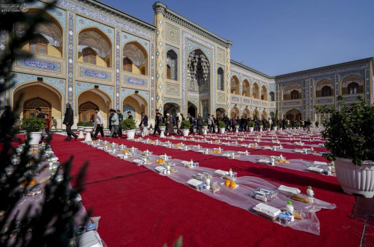 در آستانه میلاد پدر امت؛ پذیرایی باشکوه آستان مقدس علوی از زائران با ۱۰ هزار غذای متبرک