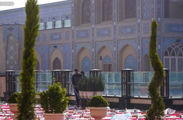 در آستانه میلاد پدر امت؛ پذیرایی باشکوه آستان مقدس علوی از زائران با ۱۰ هزار غذای متبرک