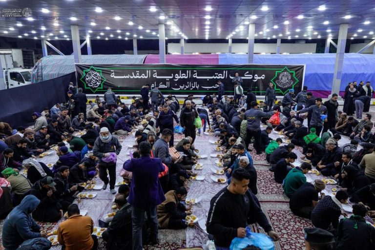 میزبانی موکب آستان مقدس علوی از عزاداران امام موسی‌کاظم علیه‌السلام در کاظمین