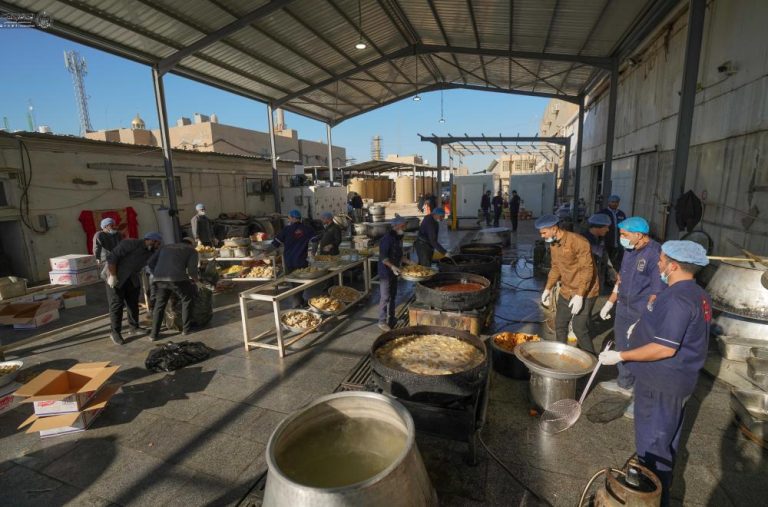 خدمت‌رسانی خادمان آستان مقدس علوی در سامرا همزمان با شهادت امام هادی علیه‌السلام