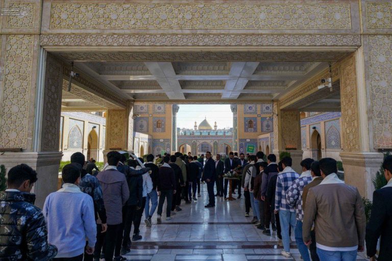 مراسم جشن تکلیف ۲ هزار پسر عراقی در حرم مطهر علوی