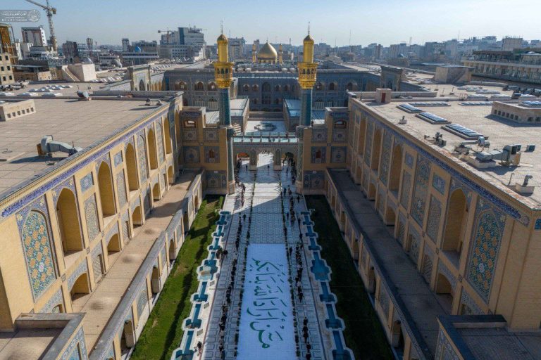 مراسم جشن تکلیف ۲ هزار پسر عراقی در حرم مطهر علوی