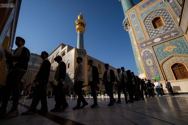 مراسم جشن تکلیف ۲ هزار پسر عراقی در حرم مطهر علوی