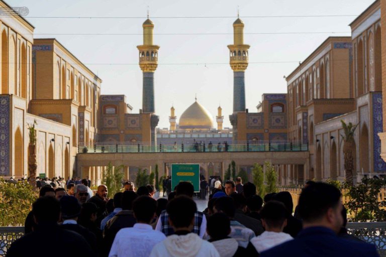 مراسم جشن تکلیف ۲ هزار پسر عراقی در حرم مطهر علوی