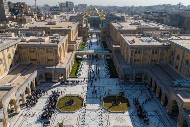 مراسم جشن تکلیف ۲ هزار پسر عراقی در حرم مطهر علوی