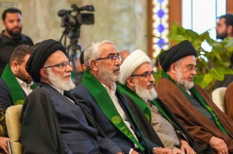 تجلیل آستان مقدس علوی از خانواده شهدای جهاد کفایی عراق در راستای فعالیت‌های جشنواره «روح و ریحان»