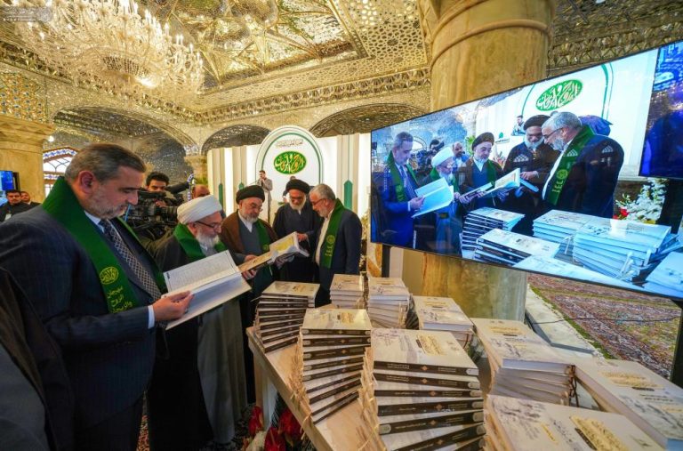 رونمایی تولیت آستان مقدس علوی از «دانشنامه بزرگ مستند» در مراسم بزرگداشت فتوای جهاد کفایی
