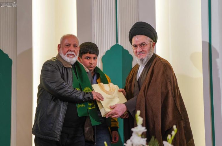 تجلیل آستان مقدس علوی از خانواده شهدای جهاد کفایی عراق در راستای فعالیت‌های جشنواره «روح و ریحان»