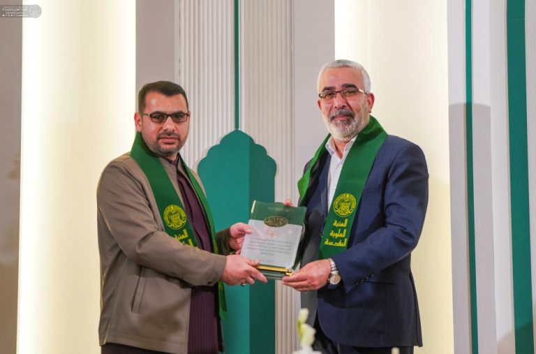 تجلیل آستان مقدس علوی از خانواده شهدای جهاد کفایی عراق در راستای فعالیت‌های جشنواره «روح و ریحان»