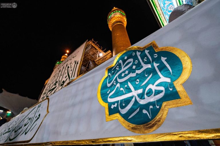 گل‌آرایی صحن و سرای حرم مطهر علوی در آستانه میلاد وارث امیرالمؤمنین علیه‌السلام