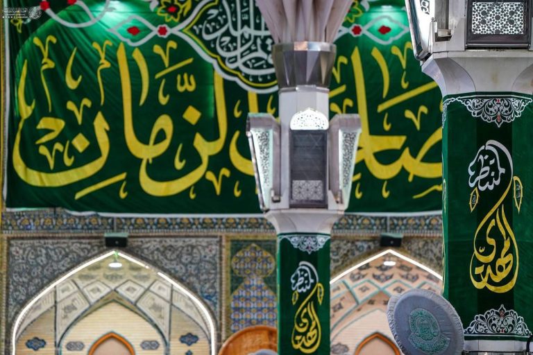 گل‌آرایی صحن و سرای حرم مطهر علوی در آستانه میلاد وارث امیرالمؤمنین علیه‌السلام
