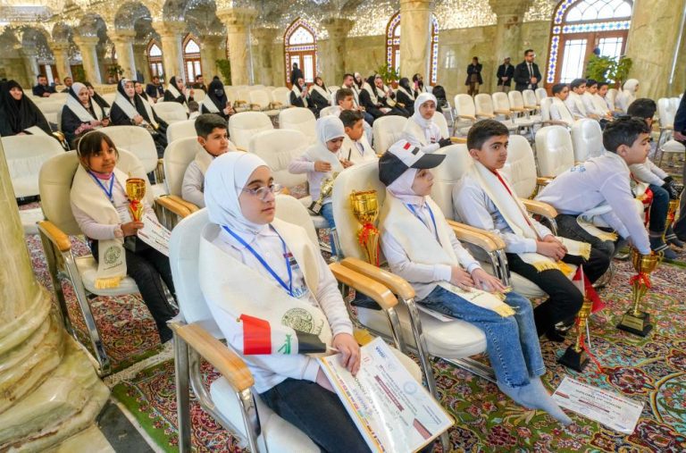 اهدای جوایز به افراد خلاق در محاسبات ذهنی توسط آستان مقدس علوی