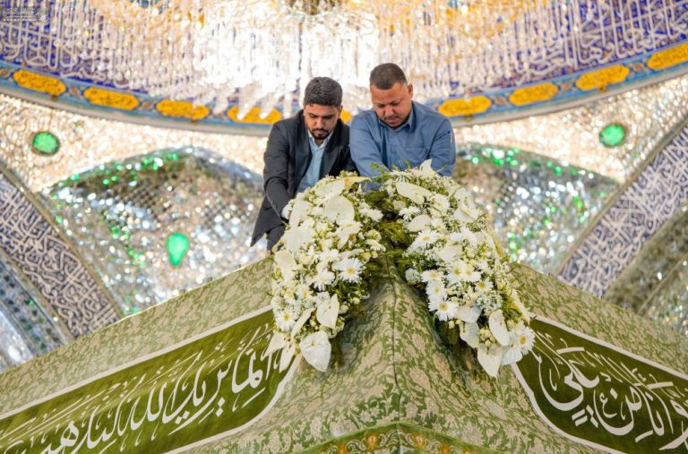 گل آرایی حرم مطهر علوی با ۲۵ هزار گل طبیعی در سالروز ولادت کریم اهل بیت