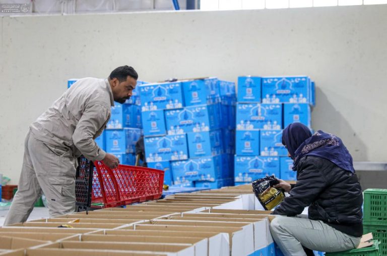 توزیع ۱۵۰۰ سبد غذایی بین خانواده‌های نیازمند توسط آستان مقدس علوی در آستانه ماه رمضان