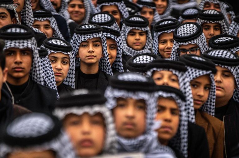جشن فارغ‌التحصیلی ۱۵۰ نوجوان از دوره میراث حسینی تحت حمایت حرم مطهر علوی