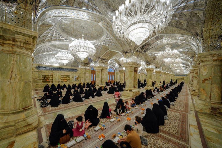 ضیافت افطاری بزرگ آستان مقدس علوی برای ۲۰۰۰ کودک یتیم