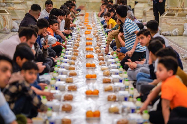 ضیافت افطاری بزرگ آستان مقدس علوی برای ۲۰۰۰ کودک یتیم