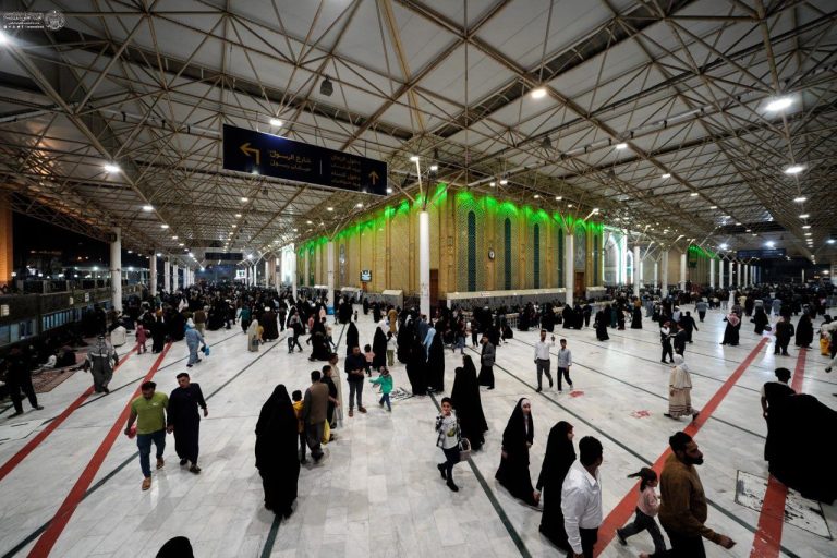 حال‌وهوای شب‌های ماه بندگی در حرم امیرمؤمنان