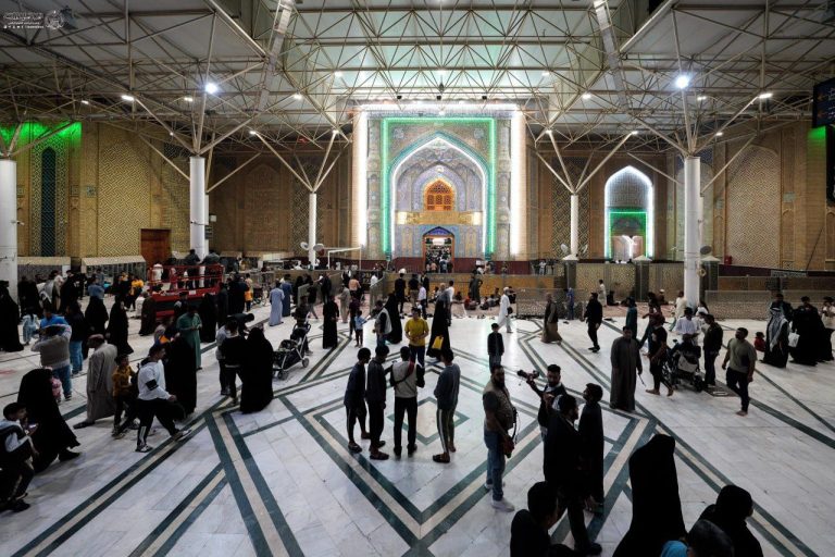 حال‌وهوای شب‌های ماه بندگی در حرم امیرمؤمنان