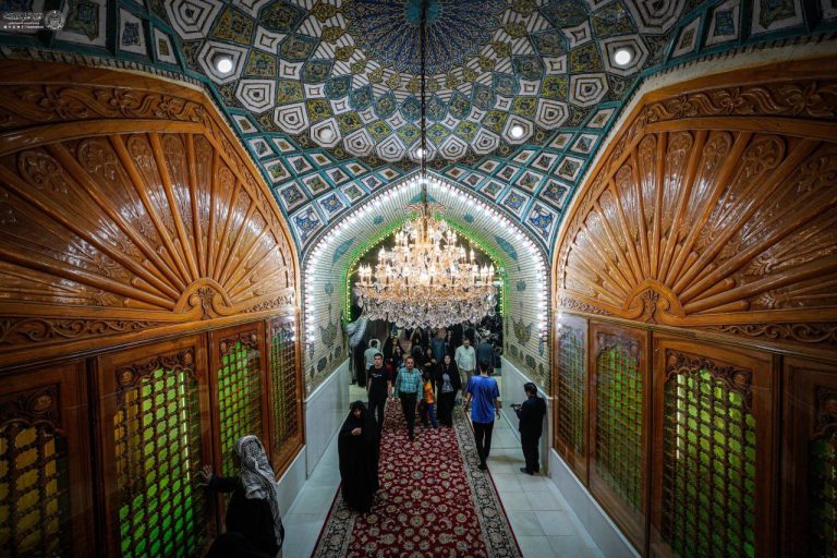 حال‌وهوای شب‌های ماه بندگی در حرم امیرمؤمنان