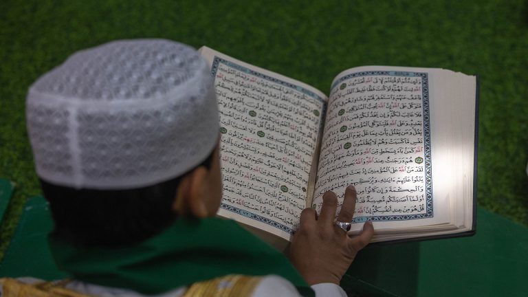 ترتيل جزء دوازدهم قرآن کریم با صدای استاد منصوری