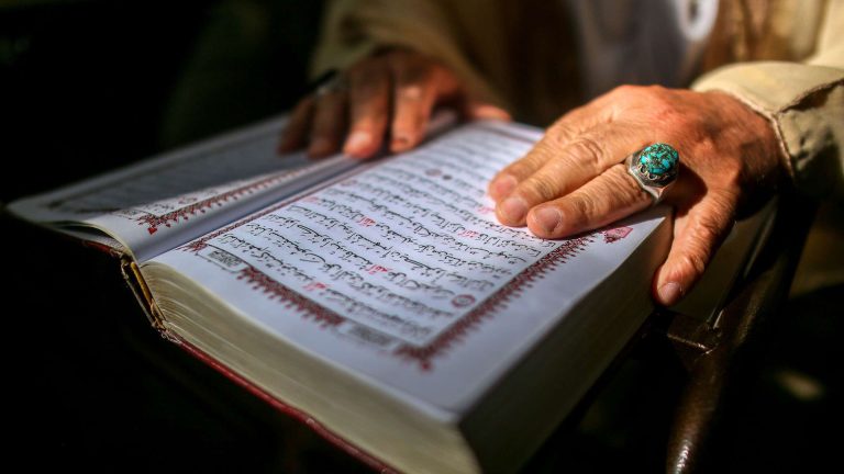 ترتیل جزء ششم قرآن با صدای کریم منصوری