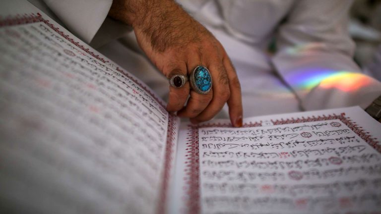 ترتيل جزء بیست و دوم قرآن کریم با صدای استاد منصوری
