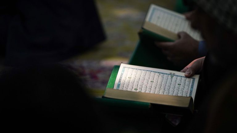 ترتيل جزء بیست و هفتم قرآن کریم با صدای استاد منصوری