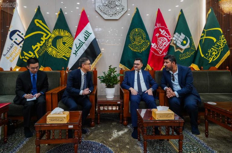 بازدید هیئت دیپلماتیک چینی از حرم مطهر علوی