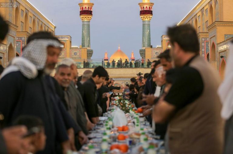 پذیرایی آستان مقدس علوی از میلیون‌ها زائر با گستردن سفره‌های افطاری در سالگرد شهادت امیرالمؤمنین علیه‌السلام