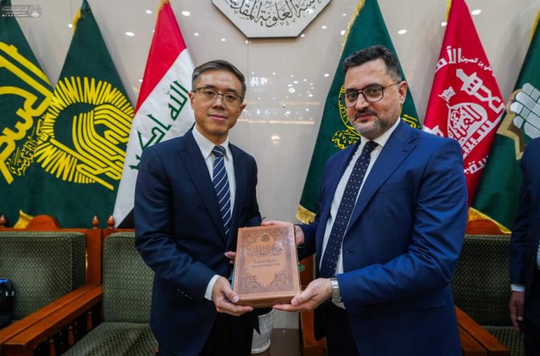 بازدید هیئت دیپلماتیک چینی از حرم مطهر علوی