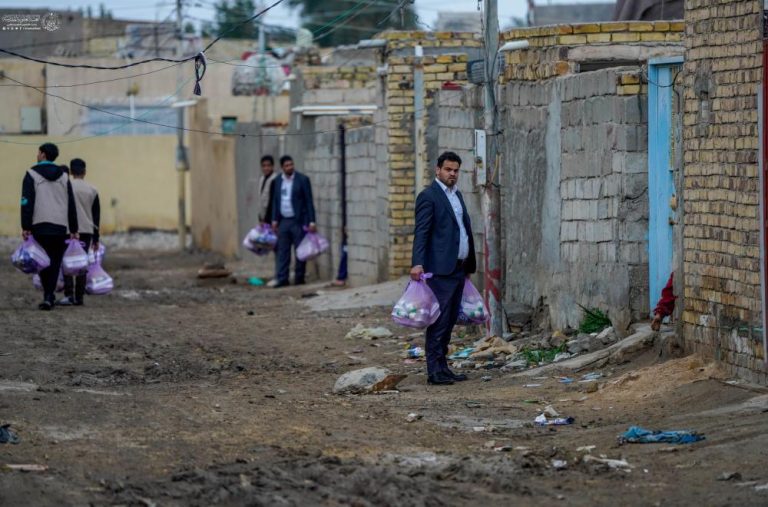 توزیع هزاران سبد معیشتی بین خانواده‌های نیازمند به همت آستان مقدس علوی