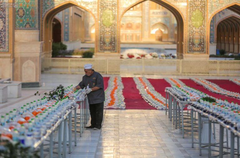 پذیرایی آستان مقدس علوی از میلیون‌ها زائر با گستردن سفره‌های افطاری در سالگرد شهادت امیرالمؤمنین علیه‌السلام