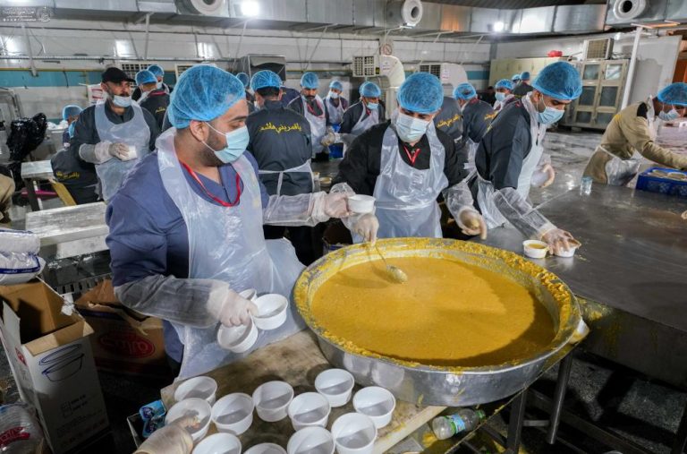 پذیرایی آستان مقدس علوی از میلیون‌ها زائر با گستردن سفره‌های افطاری در سالگرد شهادت امیرالمؤمنین علیه‌السلام