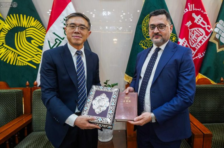 بازدید هیئت دیپلماتیک چینی از حرم مطهر علوی