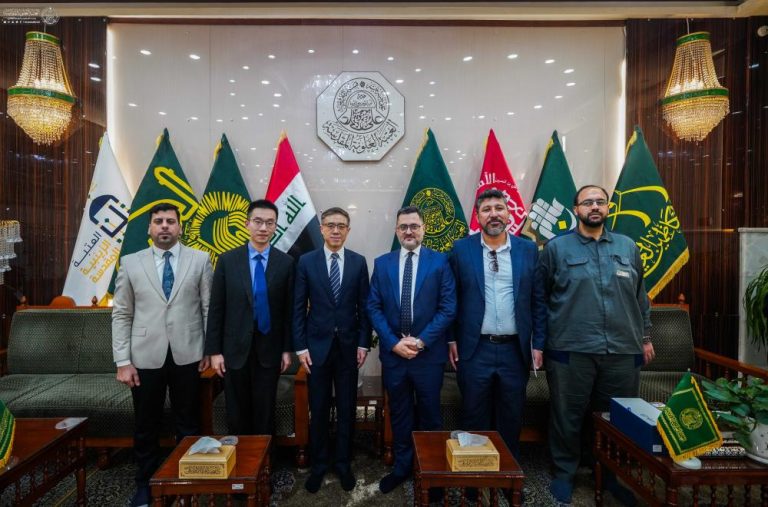 بازدید هیئت دیپلماتیک چینی از حرم مطهر علوی