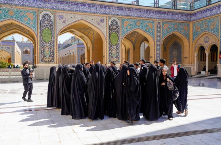 بازدید میدانی دانشجویان گروه معماری دانشگاه کربلا از صحن حضرت زهرا علیها‌السلام
