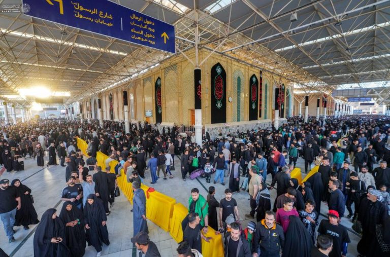 خدمت رسانی۱۴۰۰ خادم افتخاری به زائران حرم مطهر علویدر شب‌های قدر و شهادت امیرالمؤمنینعلیه‌السلام