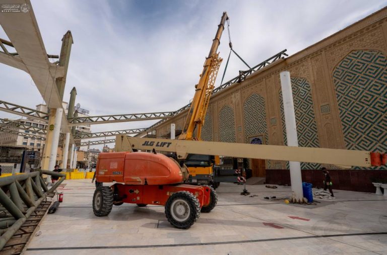 سقف قدیمی بخش باب شیخ طوسی در حرم مطهر علوی تعویض شد