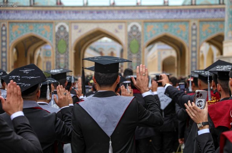 برگزاری جشن فارغ‌التحصیلی دانشجویان عراقی در حرم امیرالمؤمنین علیه‌السلام