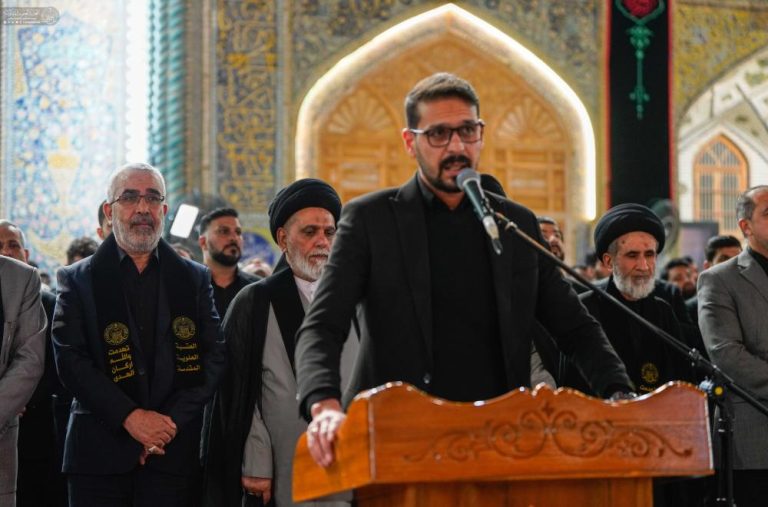 آغاز رسمی مراسم عزاداری شهادت مولای متقیان با برافراشتن پرچم عزا و ماتم در حرم مطهر علوی