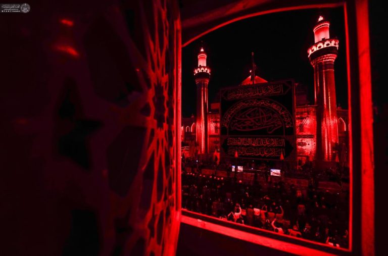 آغاز رسمی مراسم عزاداری شهادت مولای متقیان با برافراشتن پرچم عزا و ماتم در حرم مطهر علوی