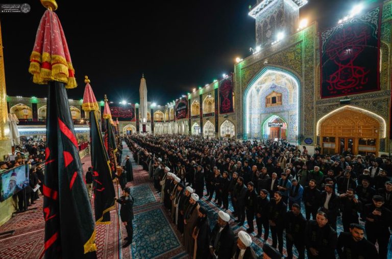 آغاز رسمی مراسم عزاداری شهادت مولای متقیان با برافراشتن پرچم عزا و ماتم در حرم مطهر علوی