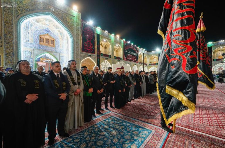 آغاز رسمی مراسم عزاداری شهادت مولای متقیان با برافراشتن پرچم عزا و ماتم در حرم مطهر علوی